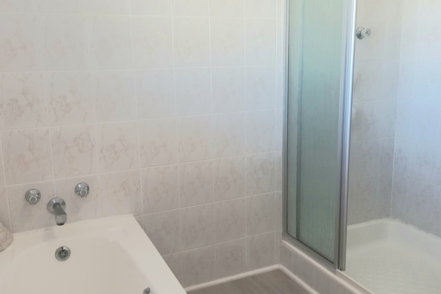 5 Bedroom Property for Sale in Kingfisher Creek Western Cape